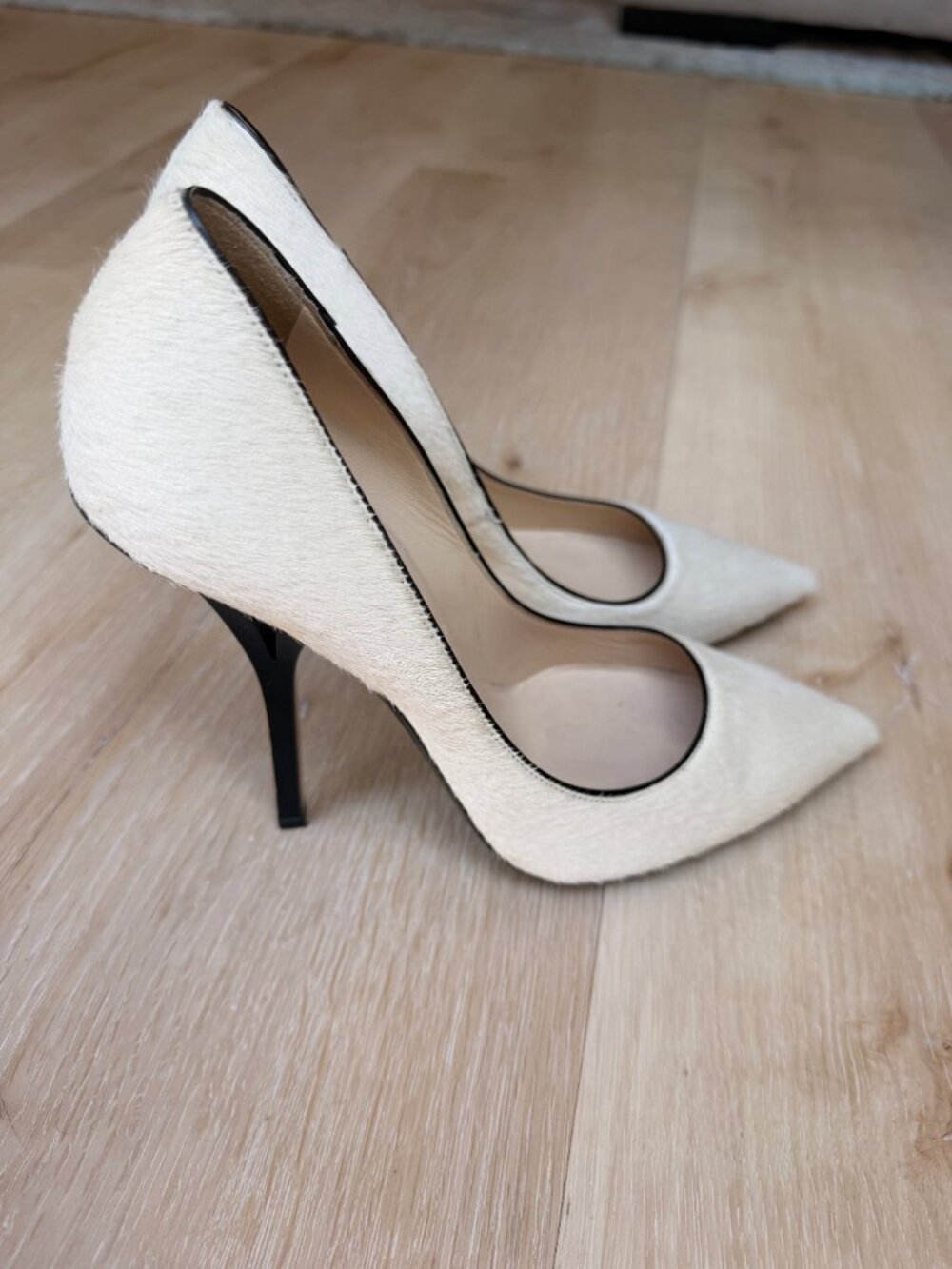 Jimmy Choo Ivory Calf Hair Pointed Stiletto Pumps 120mm Gold Heel Size 39 - Picture 2 of 10